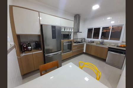 Cozinha de casa à venda com 3 quartos, 198m² em Vila Alice, Santo André