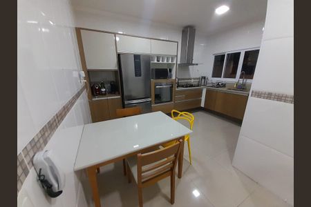 Cozinha de casa à venda com 3 quartos, 198m² em Vila Alice, Santo André