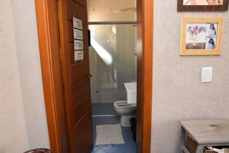Casa de condomínio à venda com 200m², 4 quartos e 3 vagas Casa de condomínio à venda com 200m², 4 quartos e 3 vagasbanheiro da churrasqueira