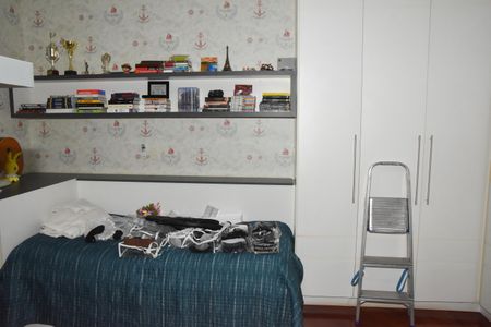 Casa de condomínio à venda com 200m², 4 quartos e 3 vagas Casa de condomínio à venda com 200m², 4 quartos e 3 vagasSuíte 2