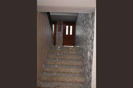 Casa de condomínio à venda com 200m², 4 quartos e 3 vagas Casa de condomínio à venda com 200m², 4 quartos e 3 vagasescada de acesso a área intima