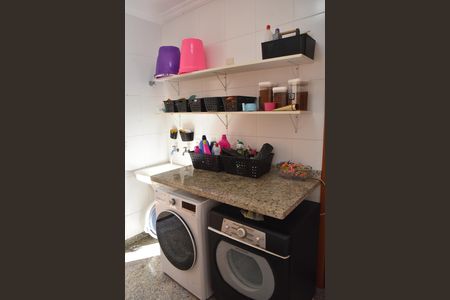 Casa de condomínio à venda com 200m², 4 quartos e 3 vagas Casa de condomínio à venda com 200m², 4 quartos e 3 vagasÁrea de Serviço