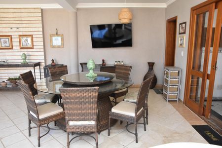 Casa de condomínio à venda com 200m², 4 quartos e 3 vagas Casa de condomínio à venda com 200m², 4 quartos e 3 vagasÁrea da Churrasqueira