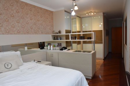 Casa de condomínio à venda com 200m², 4 quartos e 3 vagas Casa de condomínio à venda com 200m², 4 quartos e 3 vagasSuíte 1