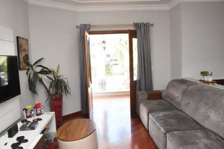 Casa de condomínio à venda com 200m², 4 quartos e 3 vagas Casa de condomínio à venda com 200m², 4 quartos e 3 vagasSala de TV