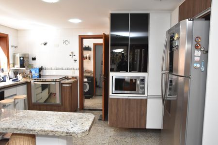 Casa de condomínio à venda com 200m², 4 quartos e 3 vagas Casa de condomínio à venda com 200m², 4 quartos e 3 vagascozinha