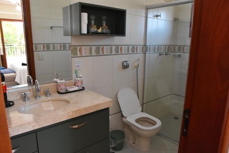 Casa de condomínio à venda com 200m², 4 quartos e 3 vagas Casa de condomínio à venda com 200m², 4 quartos e 3 vagasbanheiro da suite 3