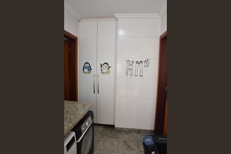 Casa de condomínio à venda com 200m², 4 quartos e 3 vagas Casa de condomínio à venda com 200m², 4 quartos e 3 vagasarea de serviços - armários