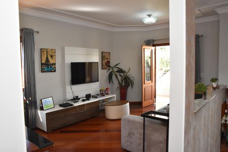 Casa de condomínio à venda com 200m², 4 quartos e 3 vagas Casa de condomínio à venda com 200m², 4 quartos e 3 vagasSala de TV