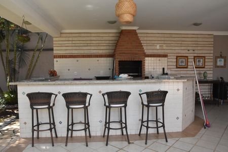 Casa de condomínio à venda com 200m², 4 quartos e 3 vagas Casa de condomínio à venda com 200m², 4 quartos e 3 vagasChurrasqueira