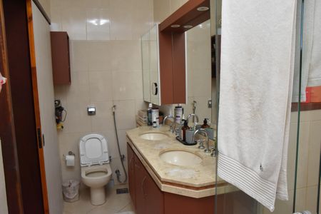 Casa de condomínio à venda com 200m², 4 quartos e 3 vagas Casa de condomínio à venda com 200m², 4 quartos e 3 vagasbanheiro da suite 1