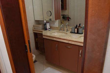 Casa de condomínio à venda com 200m², 4 quartos e 3 vagas Casa de condomínio à venda com 200m², 4 quartos e 3 vagasbanheiro da suite 1