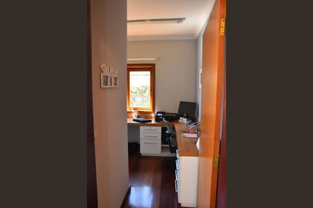 Casa de condomínio à venda com 200m², 4 quartos e 3 vagas Casa de condomínio à venda com 200m², 4 quartos e 3 vagasEscritório