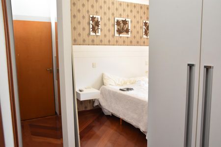 Casa de condomínio à venda com 200m², 4 quartos e 3 vagas Casa de condomínio à venda com 200m², 4 quartos e 3 vagasSuite 2