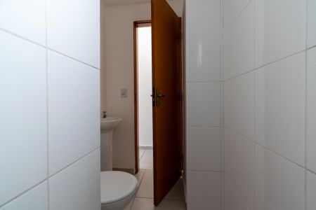 Casa de condomínio para alugar com 60m², 2 quartos e sem vaga Casa de condomínio para alugar com 60m², 2 quartos e sem vagaBanheiro