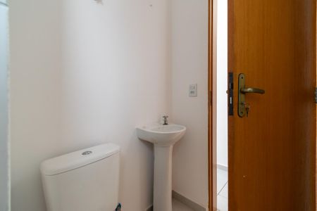 Banheiro de casa de condomínio para alugar com 2 quartos, 60m² em Vila Guarani (zona Sul), São Paulo