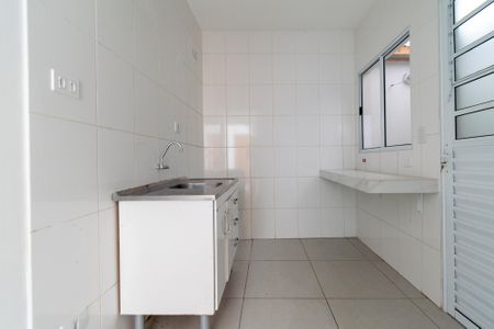 Cozinha de casa de condomínio para alugar com 2 quartos, 60m² em Vila Guarani (zona Sul), São Paulo