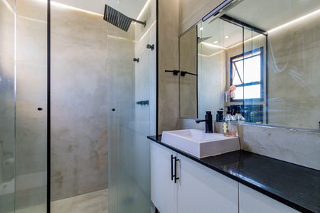 Suite 01 - Banheiro de apartamento à venda com 2 quartos, 149m² em Pompeia, São Paulo