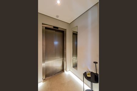 Apartamento à venda com 149m², 2 quartos e 3 vagas Apartamento à venda com 149m², 2 quartos e 3 vagasHall do elevador