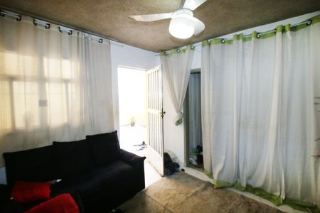 Casa à venda com 300m², 2 quartos e 1 vagaSala