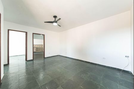 Casa à venda com 183m², 2 quartos e 2 vagas Casa à venda com 183m², 2 quartos e 2 vagasSala