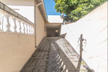 Casa à venda com 183m², 2 quartos e 2 vagas Casa à venda com 183m², 2 quartos e 2 vagasEntrada