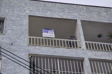 Fachada do Prédio + placa de apartamento para alugar com 2 quartos, 75m² em Sete Pontes, São Gonçalo