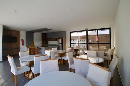 Apartamento para alugar com 45m², 2 quartos e 1 vaga Apartamento para alugar com 45m², 2 quartos e 1 vagaÁrea comum - Salão de festas