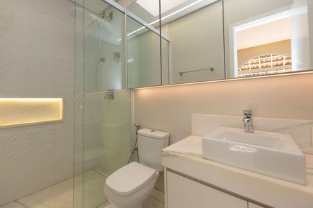 Casa de condomínio para alugar com 360m², 4 quartos e 4 vagas Casa de condomínio para alugar com 360m², 4 quartos e 4 vagasBanheiro da Suíte 2
