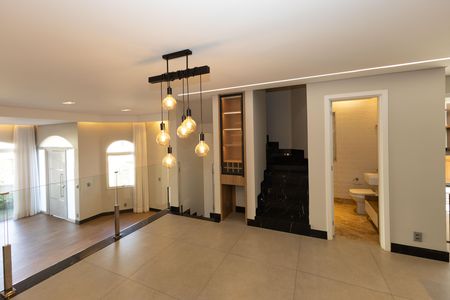 Casa de condomínio para alugar com 360m², 4 quartos e 4 vagas Casa de condomínio para alugar com 360m², 4 quartos e 4 vagasSala 1
