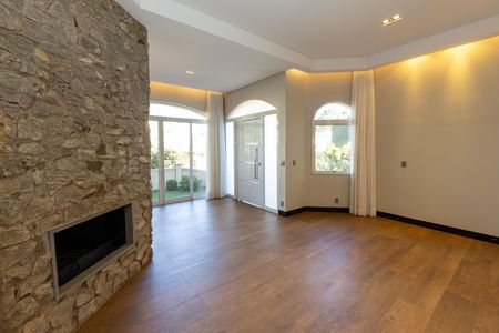 Casa de condomínio para alugar com 360m², 4 quartos e 4 vagas Casa de condomínio para alugar com 360m², 4 quartos e 4 vagasSala da Ladeira