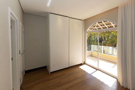 Casa de condomínio para alugar com 360m², 4 quartos e 4 vagas Casa de condomínio para alugar com 360m², 4 quartos e 4 vagasSuíte 2