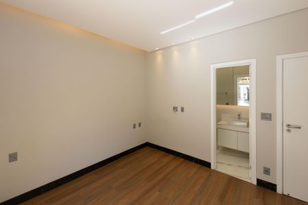 Casa de condomínio para alugar com 360m², 4 quartos e 4 vagas Casa de condomínio para alugar com 360m², 4 quartos e 4 vagasSuíte 2