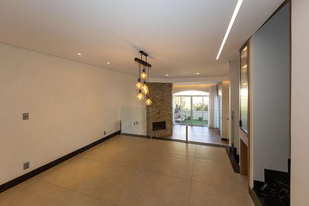 Casa de condomínio para alugar com 360m², 4 quartos e 4 vagas Casa de condomínio para alugar com 360m², 4 quartos e 4 vagasSala 1