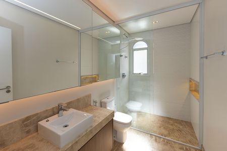 Casa de condomínio para alugar com 360m², 4 quartos e 4 vagas Casa de condomínio para alugar com 360m², 4 quartos e 4 vagasBanheiro da Suíte 1