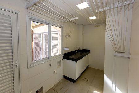 Casa de condomínio para alugar com 360m², 4 quartos e 4 vagas Casa de condomínio para alugar com 360m², 4 quartos e 4 vagasÁrea de Serviço