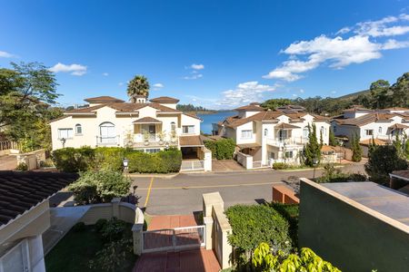 Casa de condomínio para alugar com 360m², 4 quartos e 4 vagas Casa de condomínio para alugar com 360m², 4 quartos e 4 vagasVista da Suíte 1