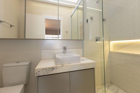 Casa de condomínio para alugar com 360m², 4 quartos e 4 vagas Casa de condomínio para alugar com 360m², 4 quartos e 4 vagasBanheiro da Suíte 3