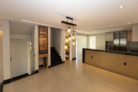 Casa de condomínio para alugar com 360m², 4 quartos e 4 vagas Casa de condomínio para alugar com 360m², 4 quartos e 4 vagasSala 1
