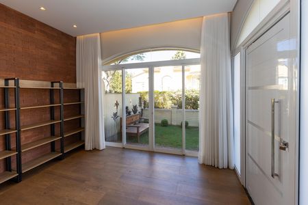 Casa de condomínio para alugar com 360m², 4 quartos e 4 vagas Casa de condomínio para alugar com 360m², 4 quartos e 4 vagasVaranda da Sala da Ladeira
