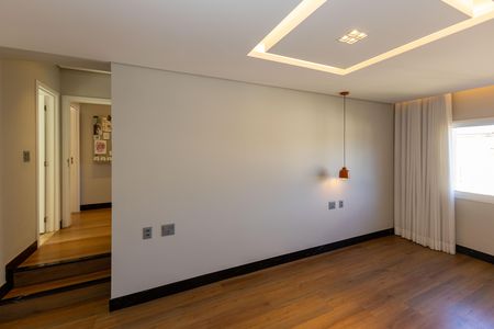 Casa de condomínio para alugar com 360m², 4 quartos e 4 vagas Casa de condomínio para alugar com 360m², 4 quartos e 4 vagasSuíte 1