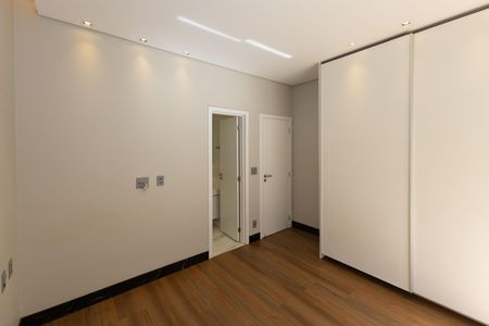 Casa de condomínio para alugar com 360m², 4 quartos e 4 vagas Casa de condomínio para alugar com 360m², 4 quartos e 4 vagasSuíte 2