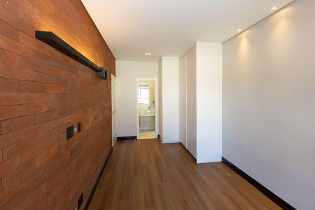 Casa de condomínio para alugar com 360m², 4 quartos e 4 vagas Casa de condomínio para alugar com 360m², 4 quartos e 4 vagasSuíte 3