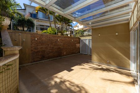 Casa de condomínio para alugar com 360m², 4 quartos e 4 vagas Casa de condomínio para alugar com 360m², 4 quartos e 4 vagasQuintal da Churrasqueira