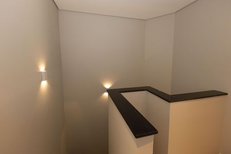 Casa de condomínio para alugar com 360m², 4 quartos e 4 vagas Casa de condomínio para alugar com 360m², 4 quartos e 4 vagasEscada para os Quartos