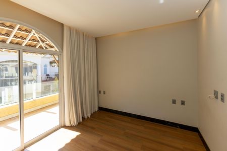 Casa de condomínio para alugar com 360m², 4 quartos e 4 vagas Casa de condomínio para alugar com 360m², 4 quartos e 4 vagasSuíte 2