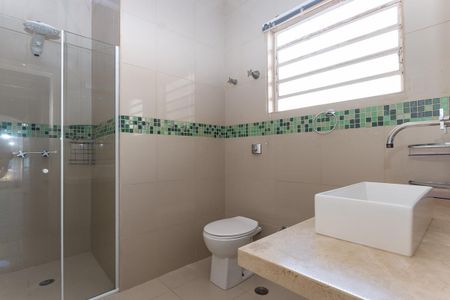 Casa à venda com 192m², 3 quartos e 2 vagas Casa à venda com 192m², 3 quartos e 2 vagasBanheiro do quarto 1 Suíte