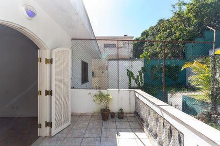 Casa à venda com 192m², 3 quartos e 2 vagas Casa à venda com 192m², 3 quartos e 2 vagasTerraço