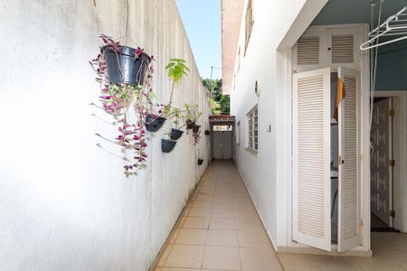 Casa à venda com 192m², 3 quartos e 2 vagas Casa à venda com 192m², 3 quartos e 2 vagasCorredor