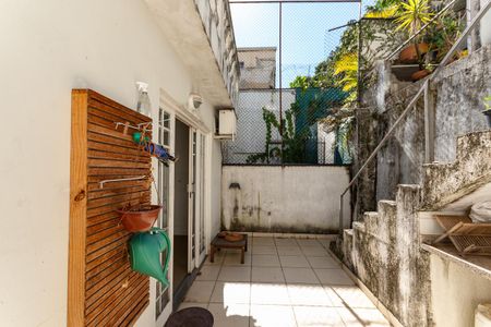 Casa à venda com 192m², 3 quartos e 2 vagas Casa à venda com 192m², 3 quartos e 2 vagasÁrea de Churrasqueira